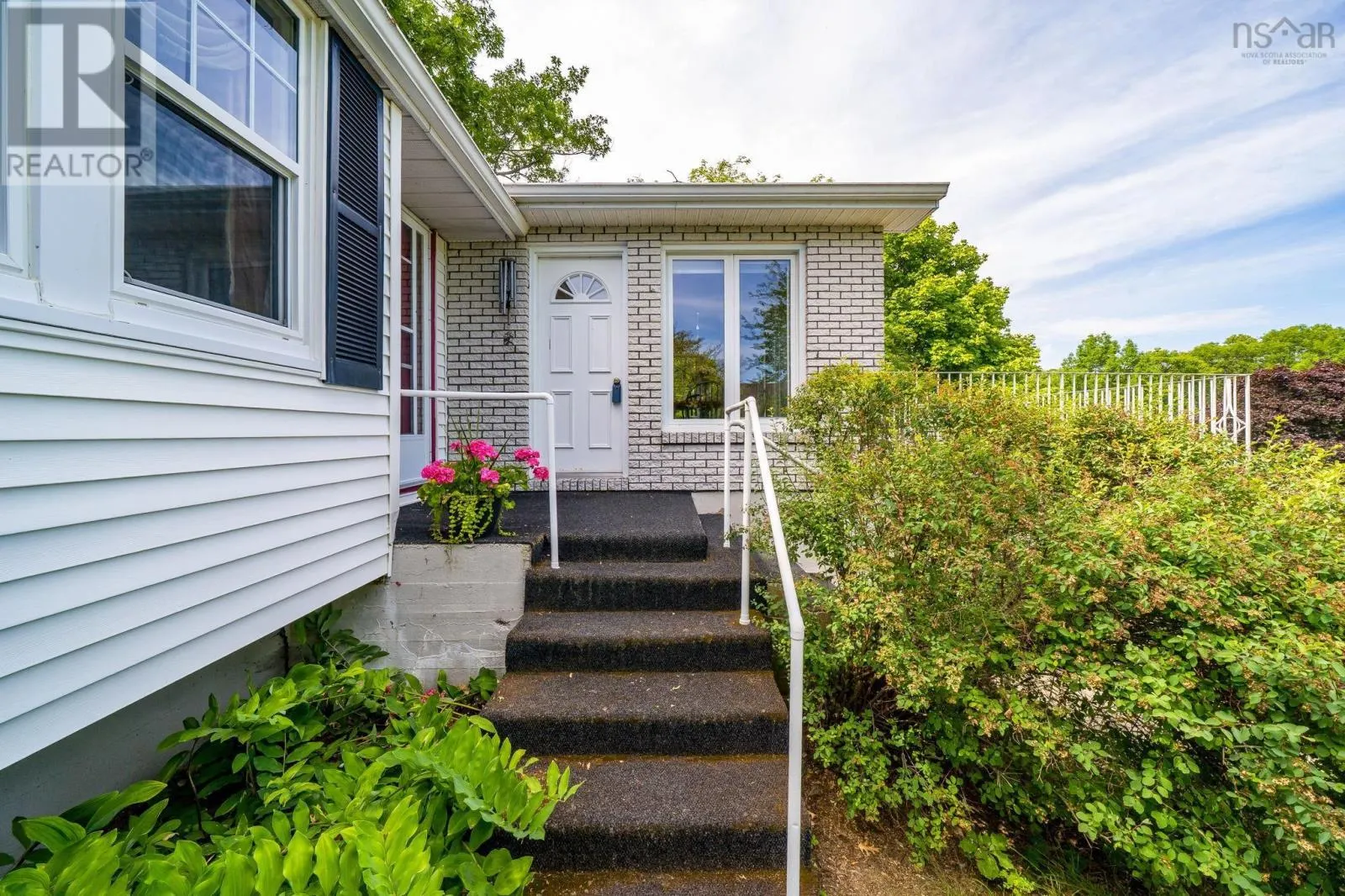 15 Oakdale Crescent