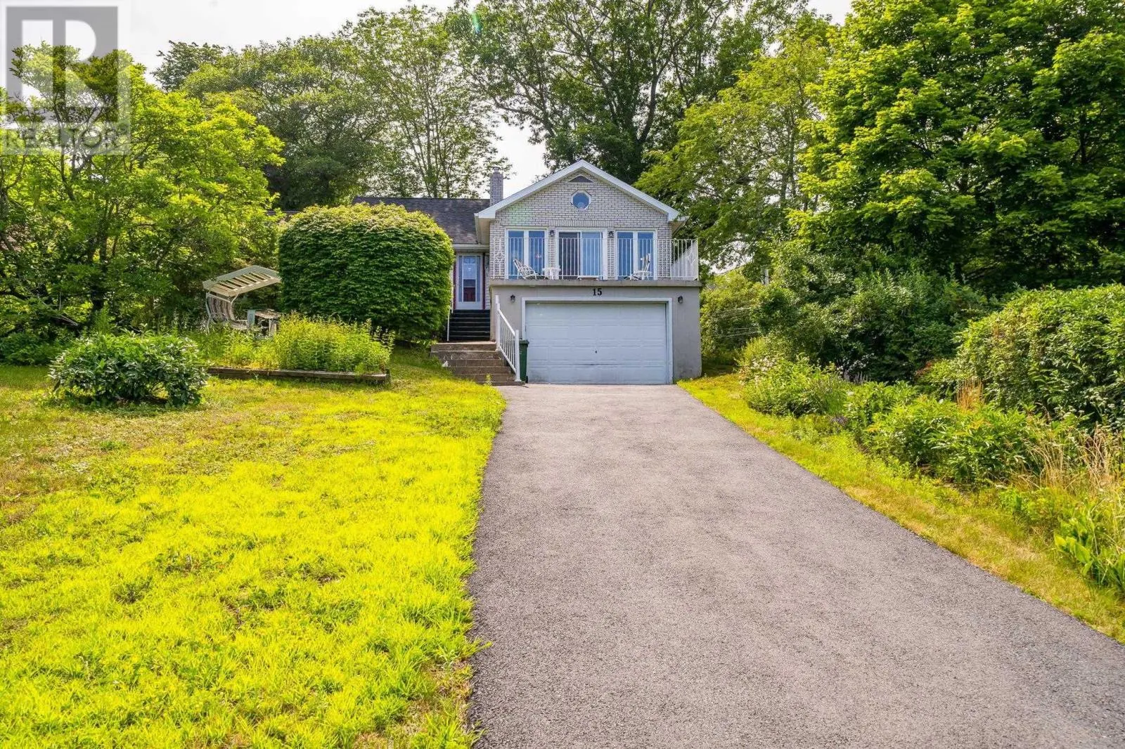 15 Oakdale Crescent