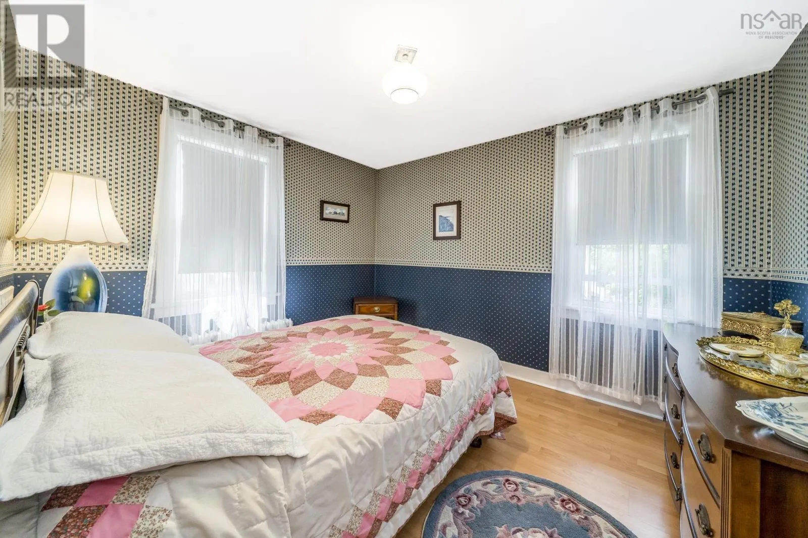 15 Oakdale Crescent