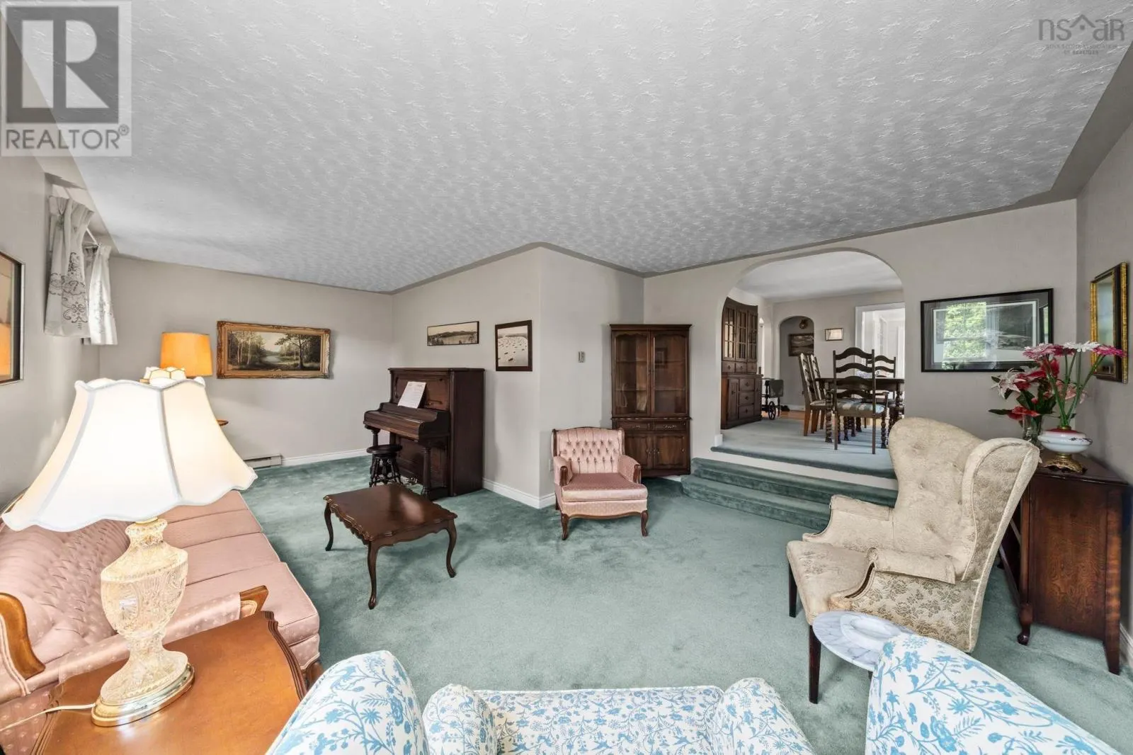15 Oakdale Crescent