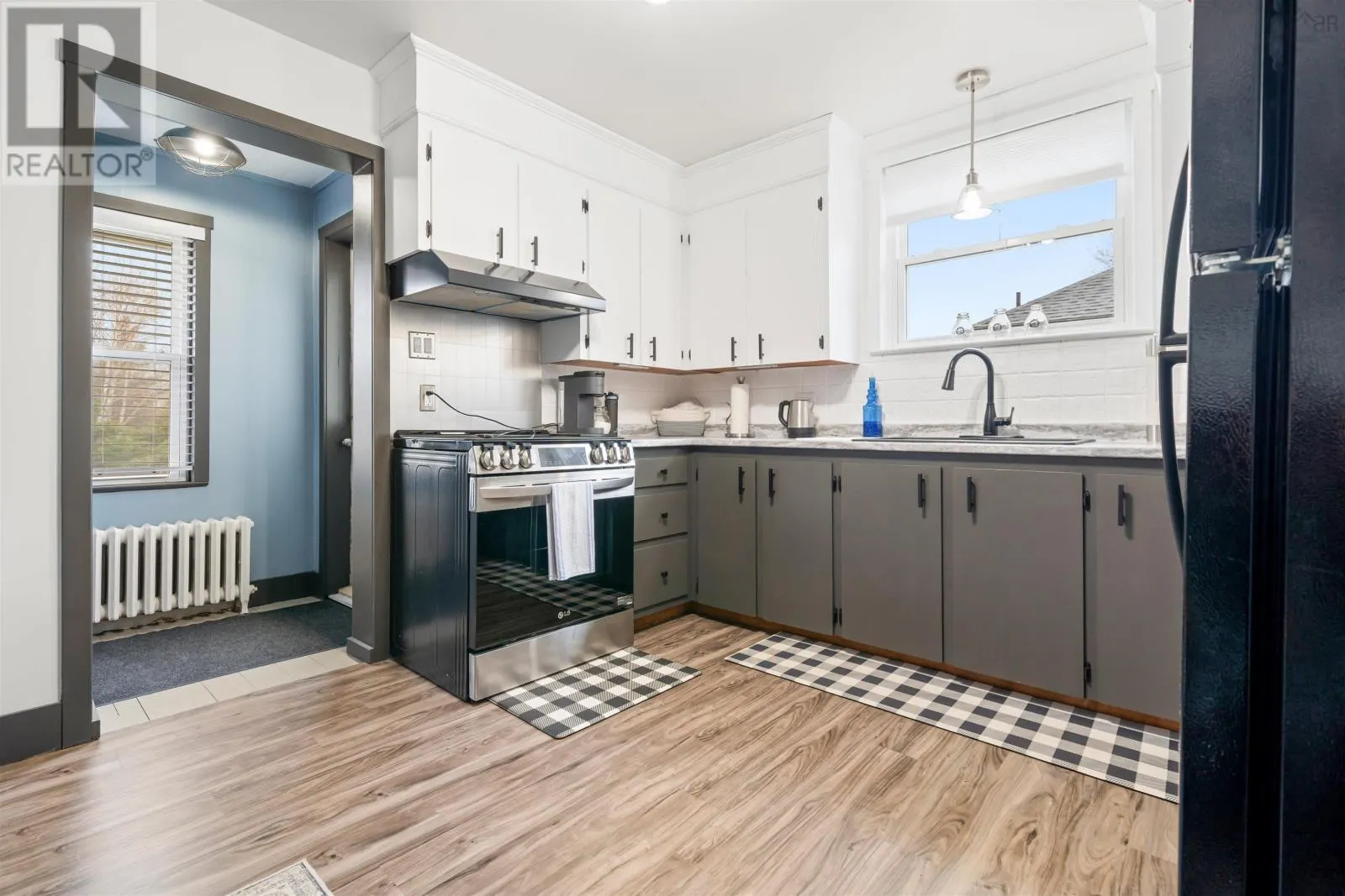 21 6th Street