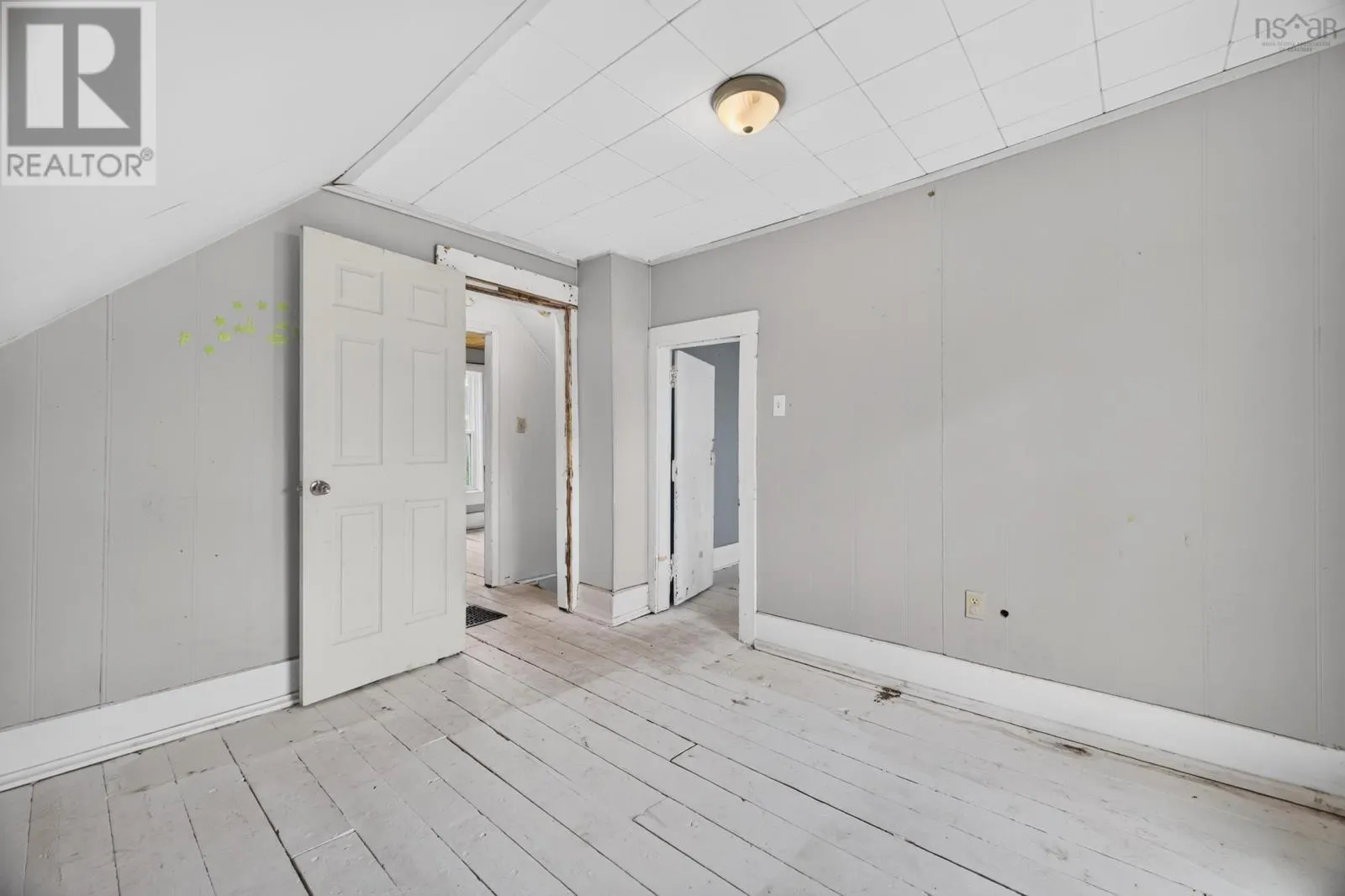 2149 COWAN Street