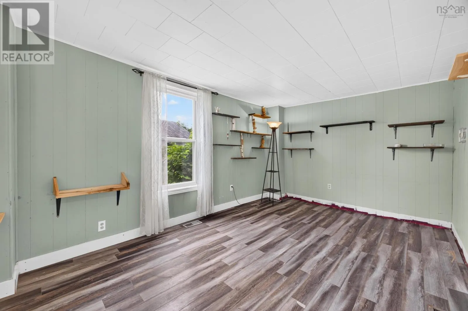 2149 COWAN Street