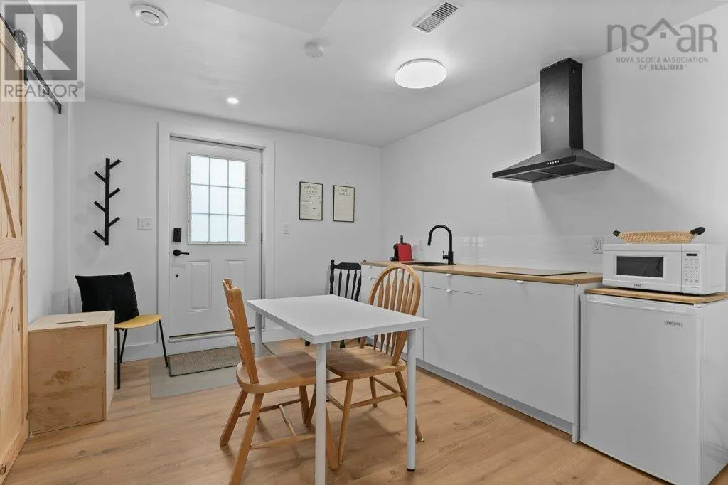 2 Christie Court