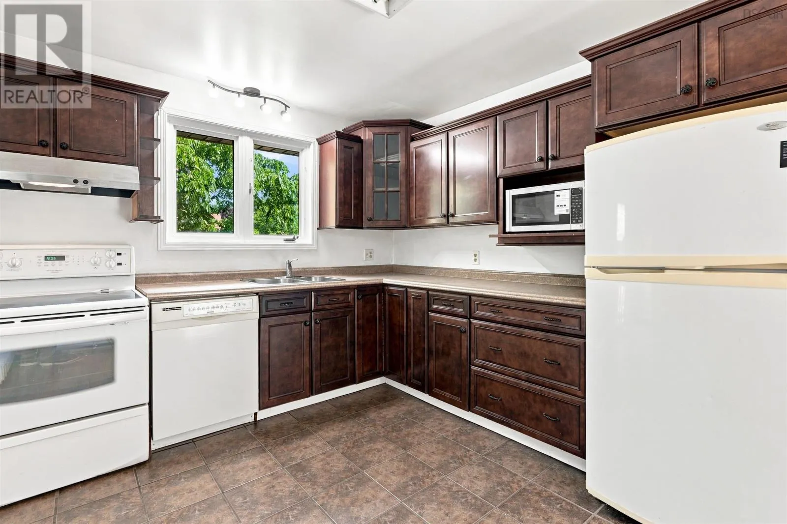 2 Applewood Lane