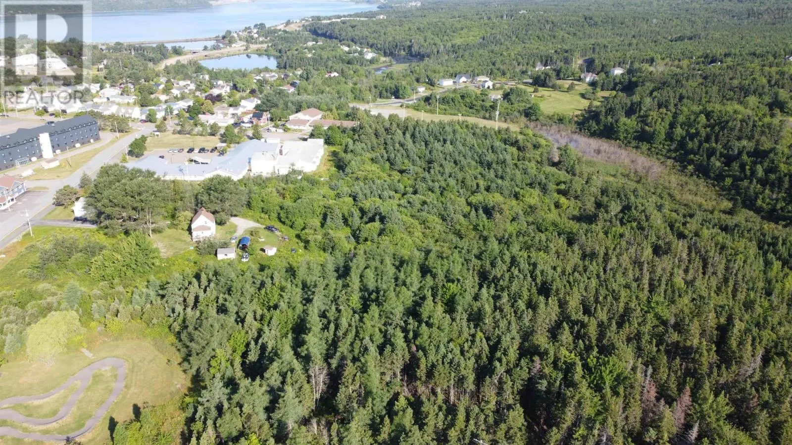 6 MacQuarrie Drive Extension