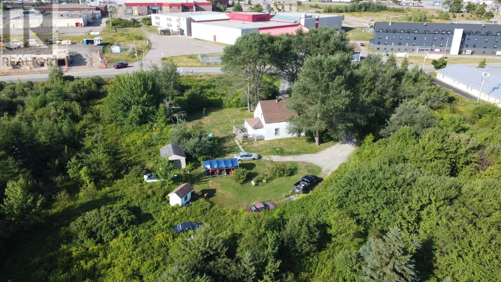 6 MacQuarrie Drive Extension