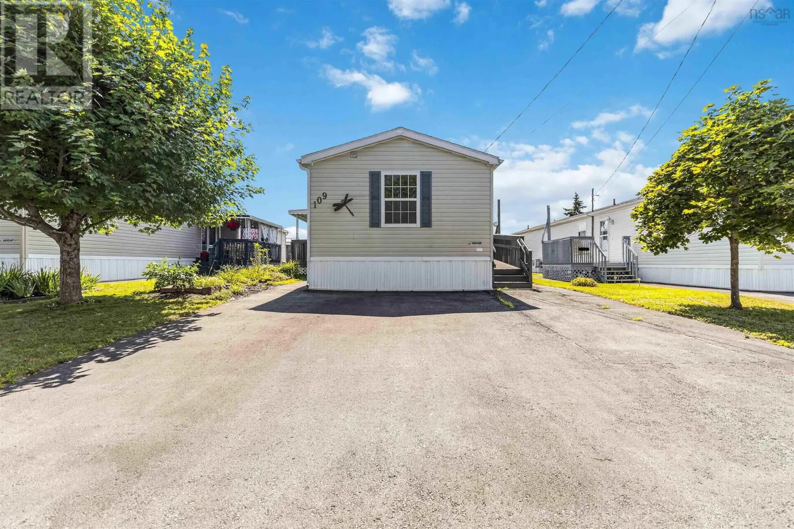 109 Sherbrooke Avenue
