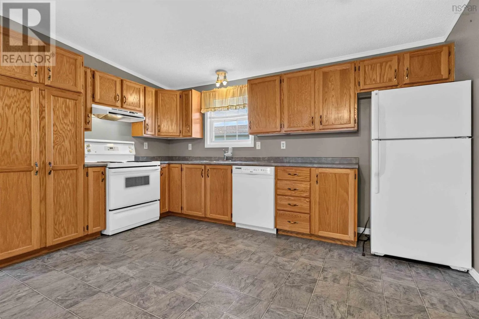 109 Sherbrooke Avenue