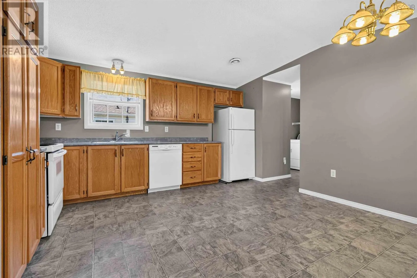 109 Sherbrooke Avenue