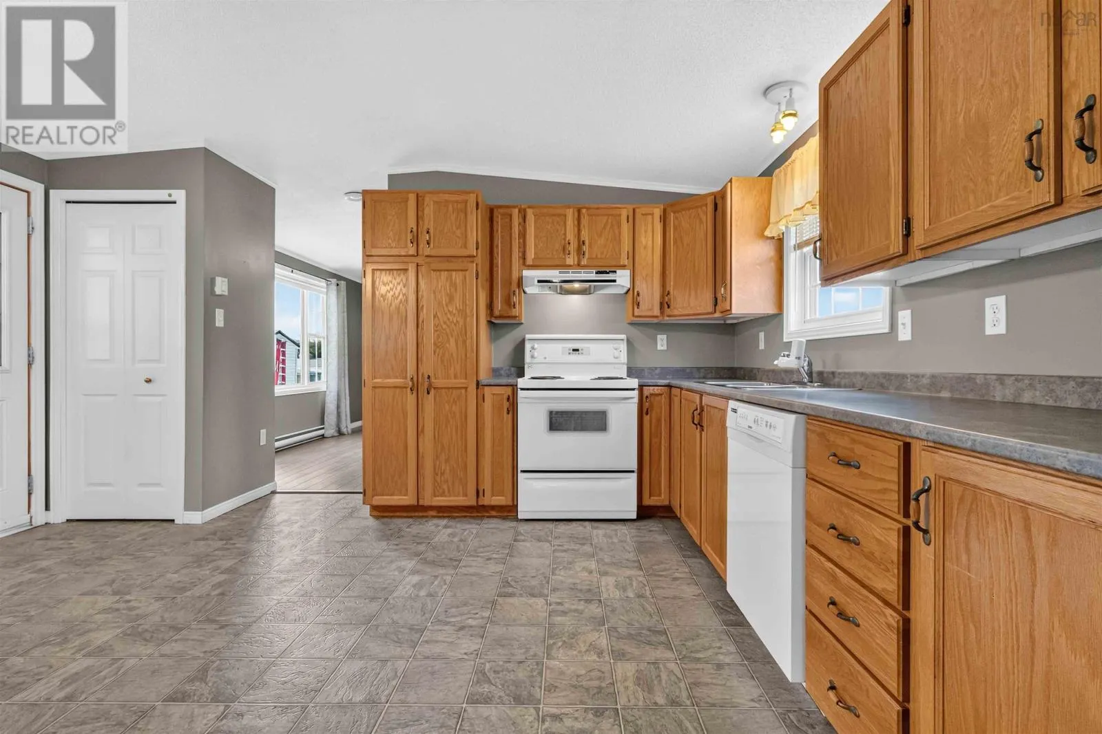 109 Sherbrooke Avenue