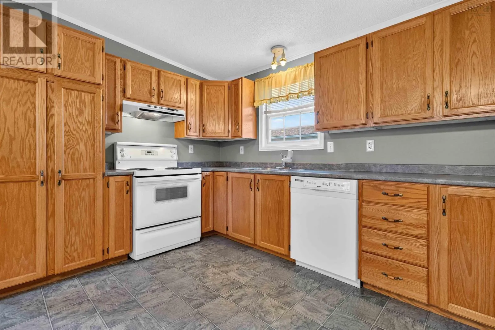 109 Sherbrooke Avenue