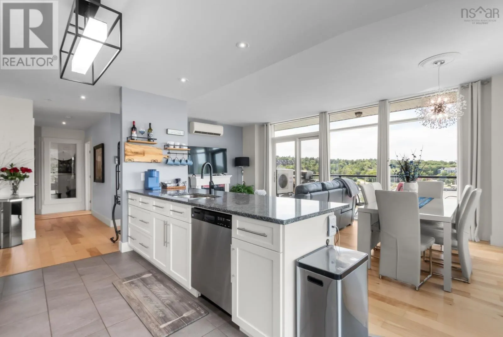 606 220 Waterfront Drive