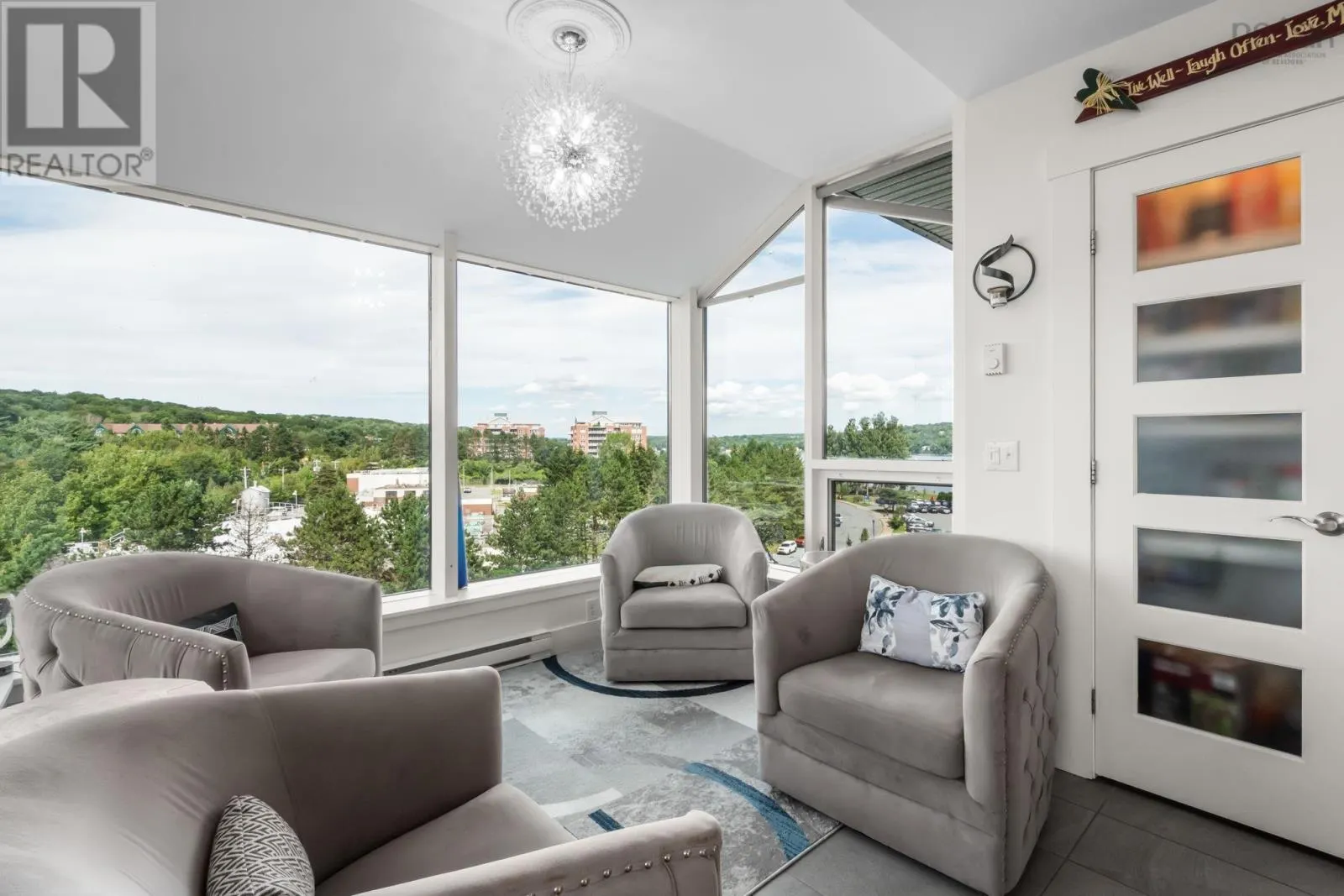 606 220 Waterfront Drive