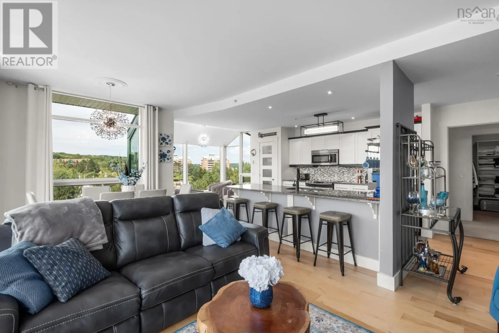 606 220 Waterfront Drive