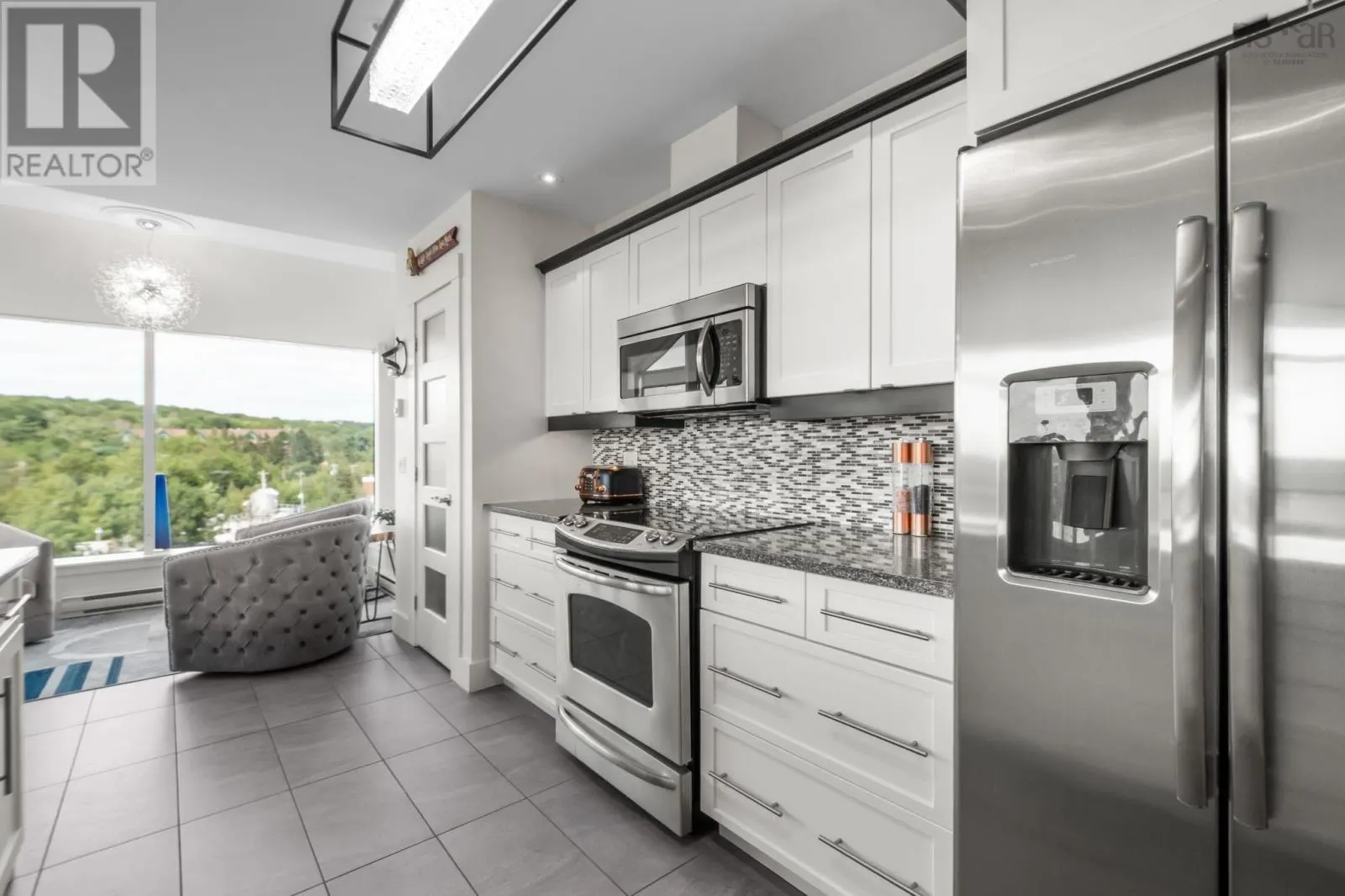 606 220 Waterfront Drive