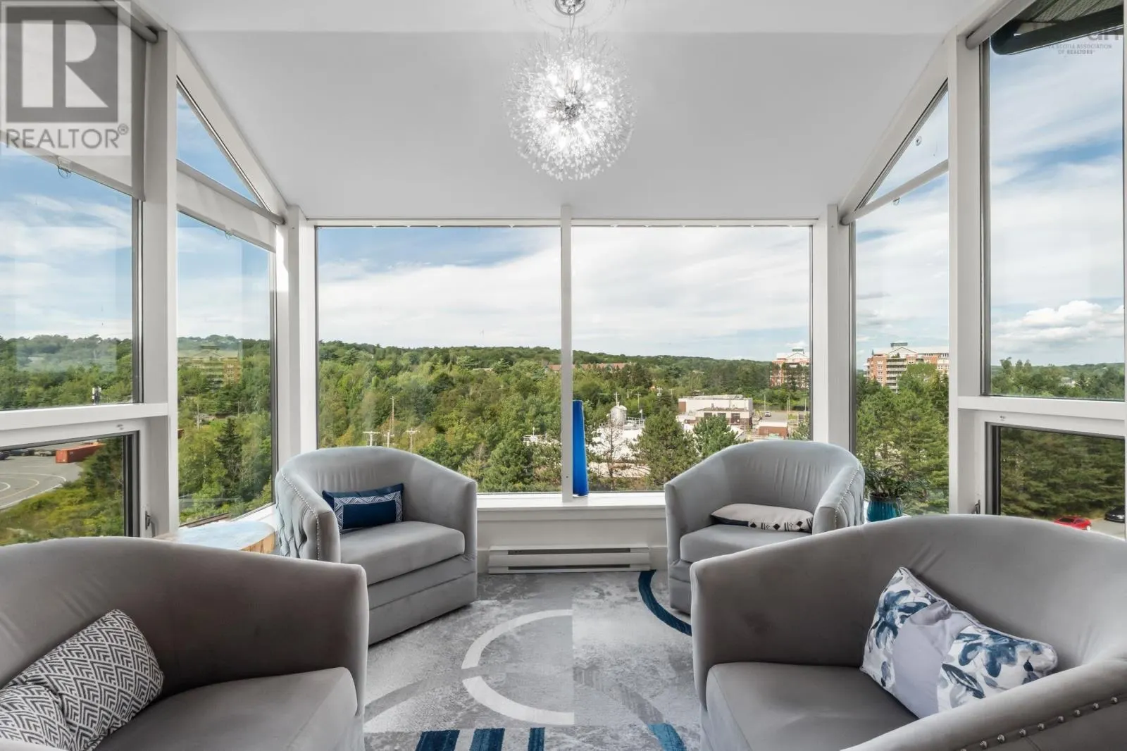 606 220 Waterfront Drive
