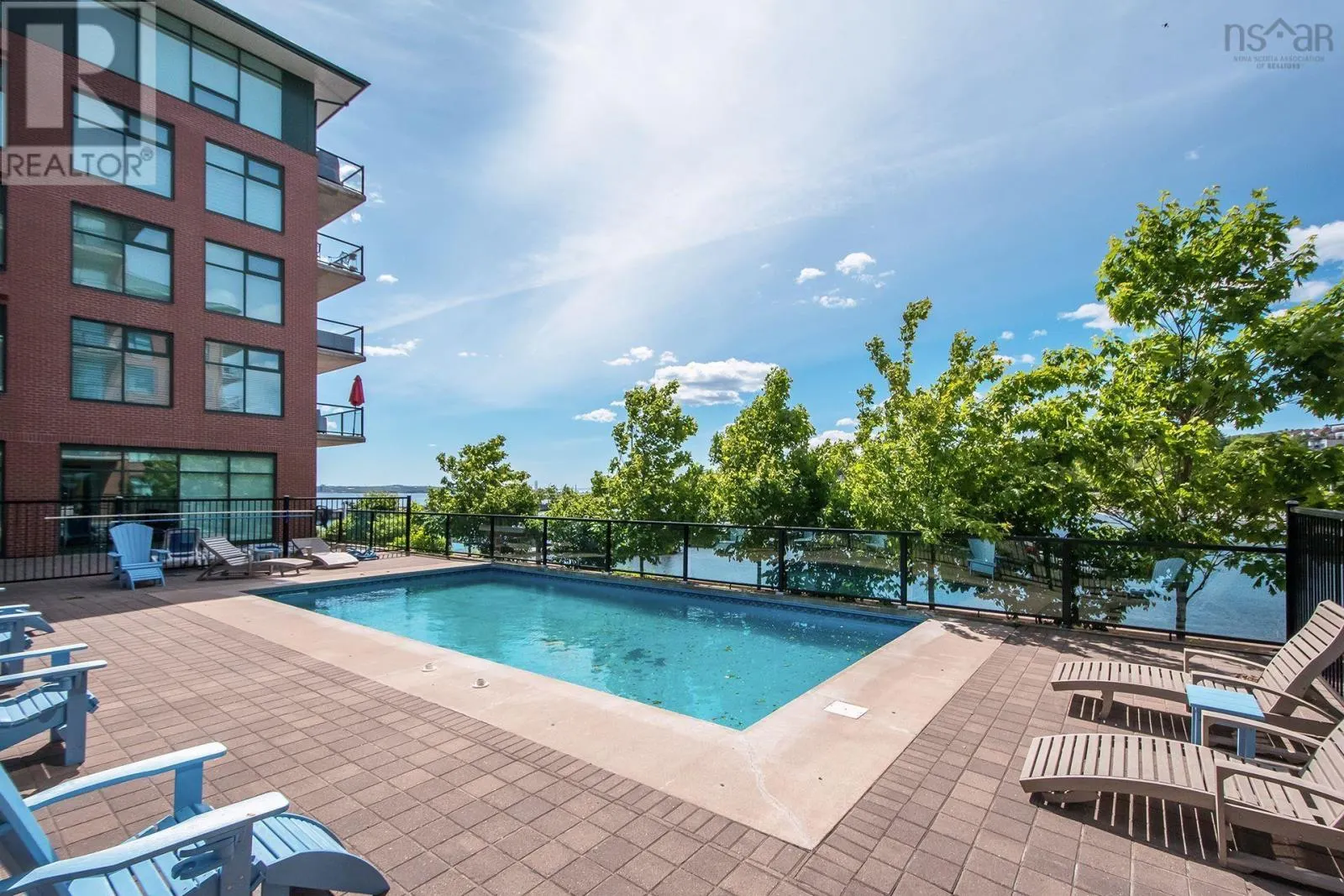 606 220 Waterfront Drive