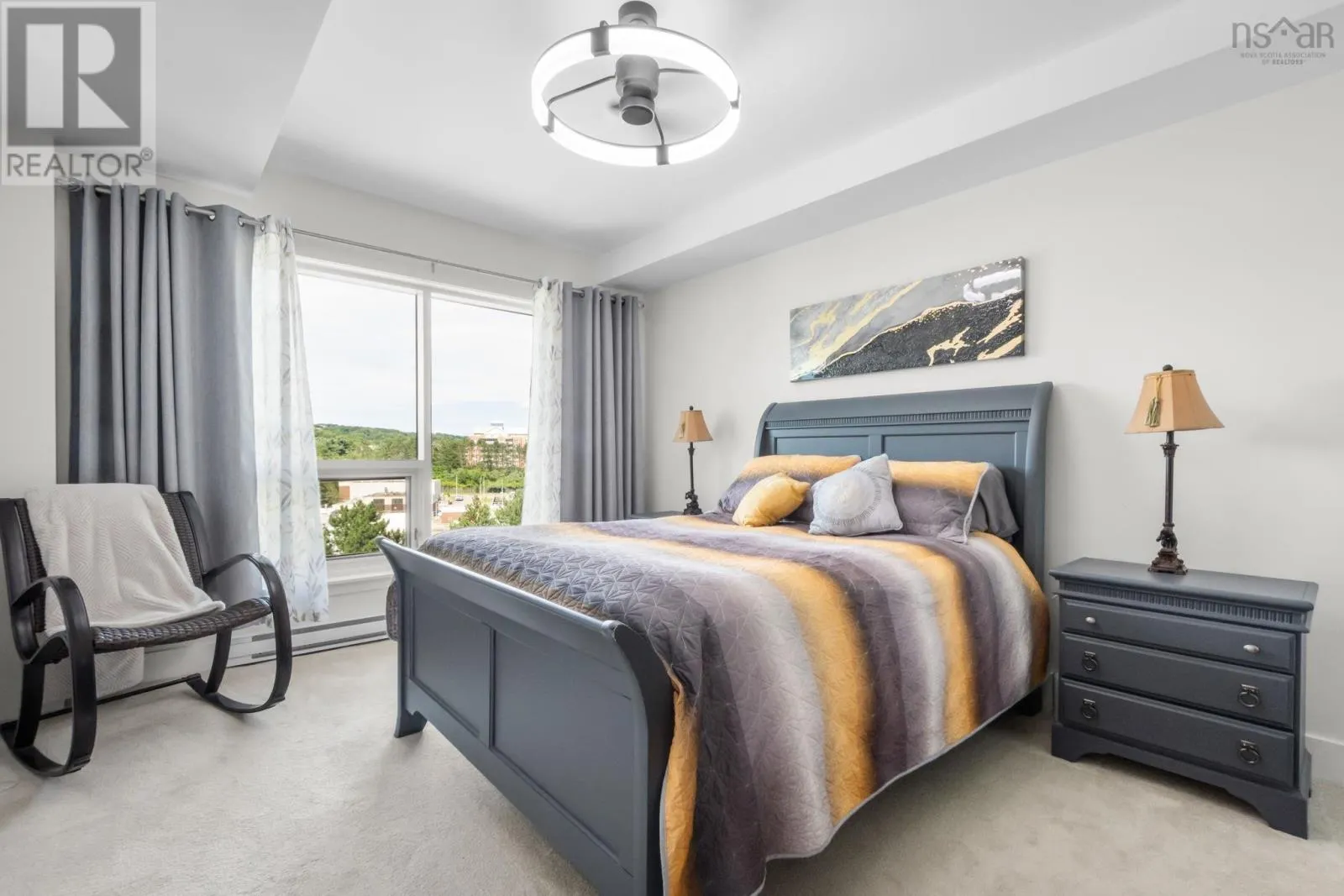 606 220 Waterfront Drive