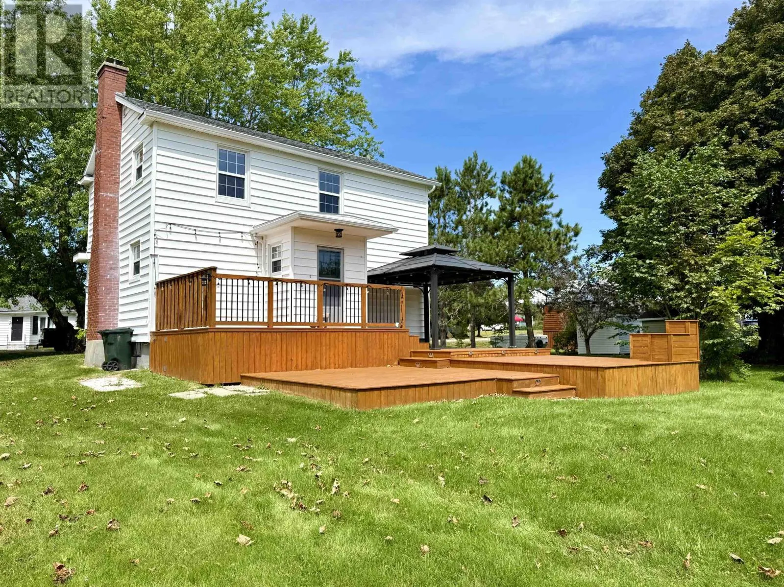 5 Elmwood Drive