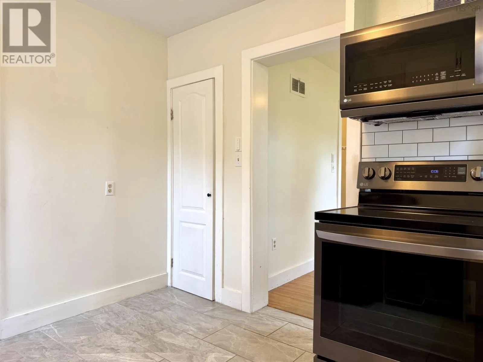 5 Elmwood Drive