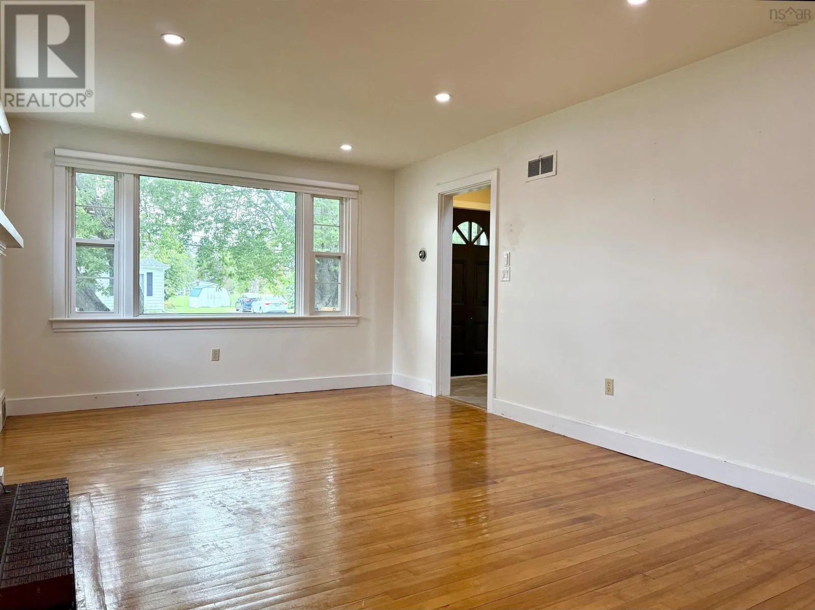 5 Elmwood Drive
