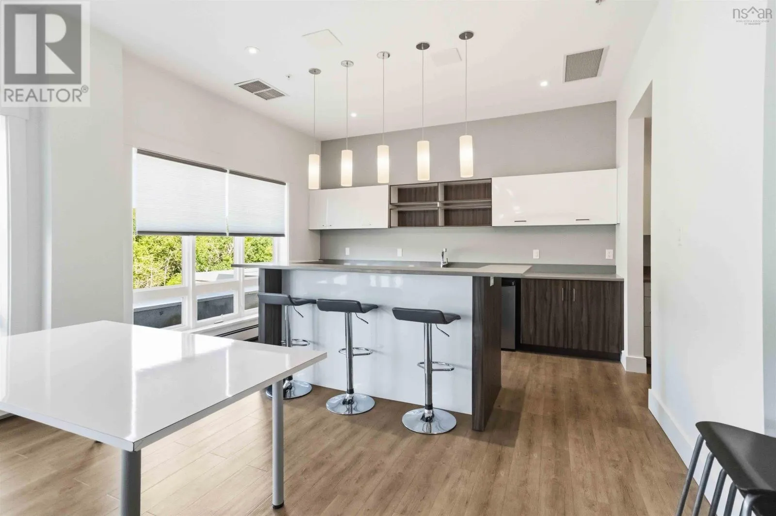 303 267 Gary Martin Drive