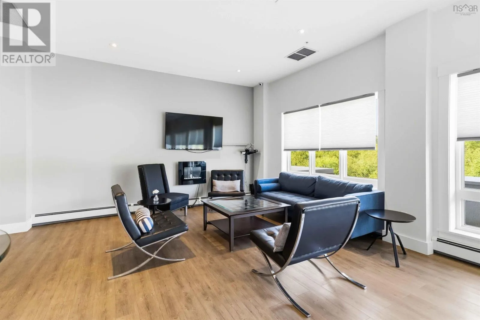 303 267 Gary Martin Drive