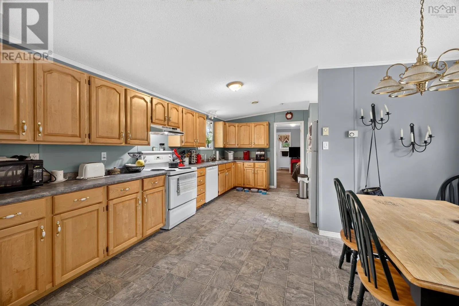 1050 WADDENS Court