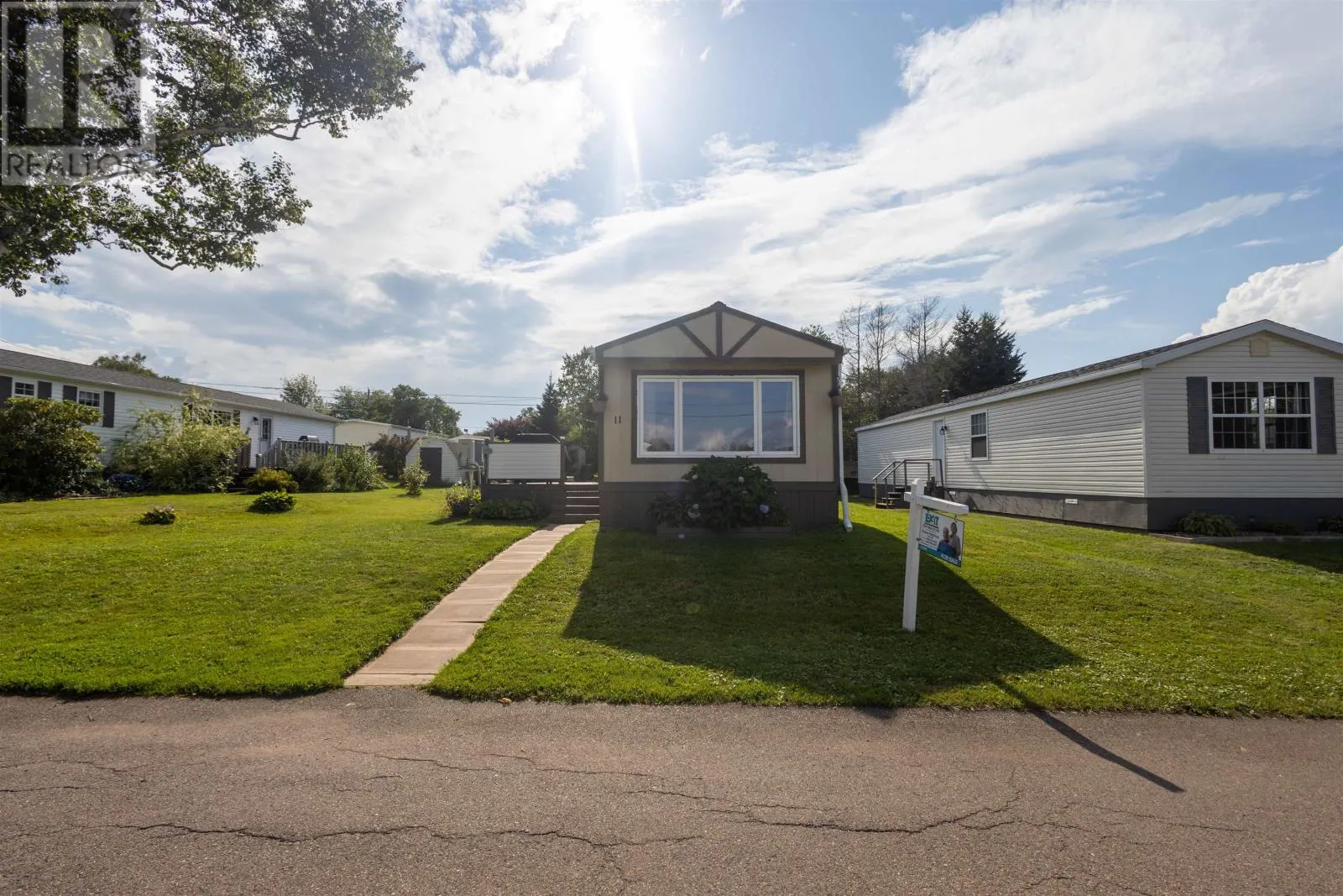 11 CARTIER Avenue