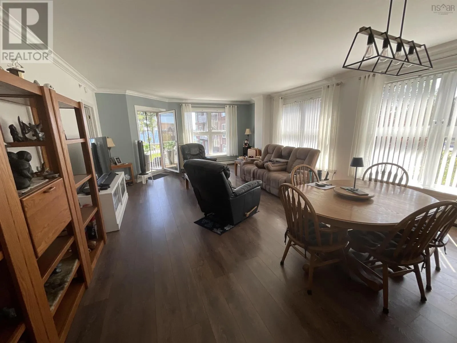 205 89 Waterfront Drive