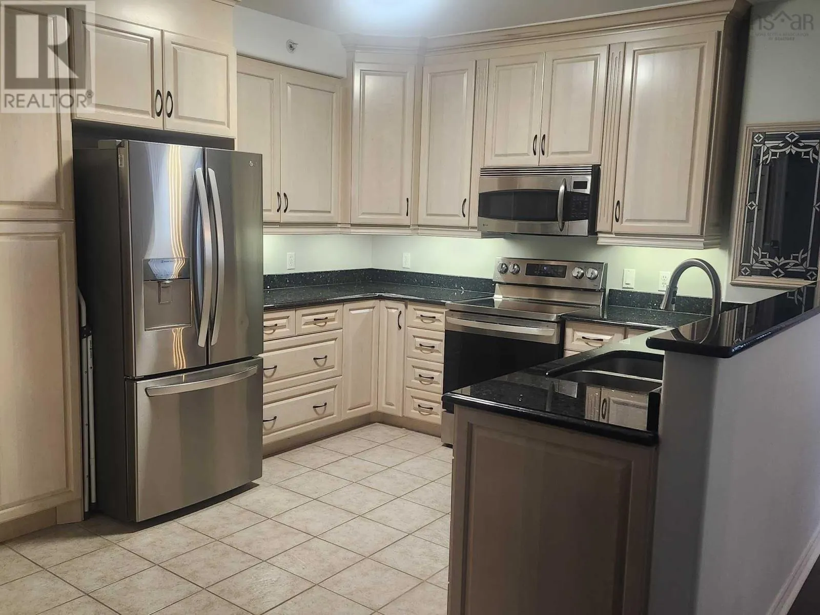 205 89 Waterfront Drive