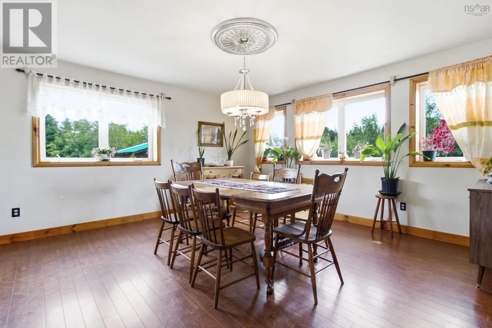 2804 New Russell Road