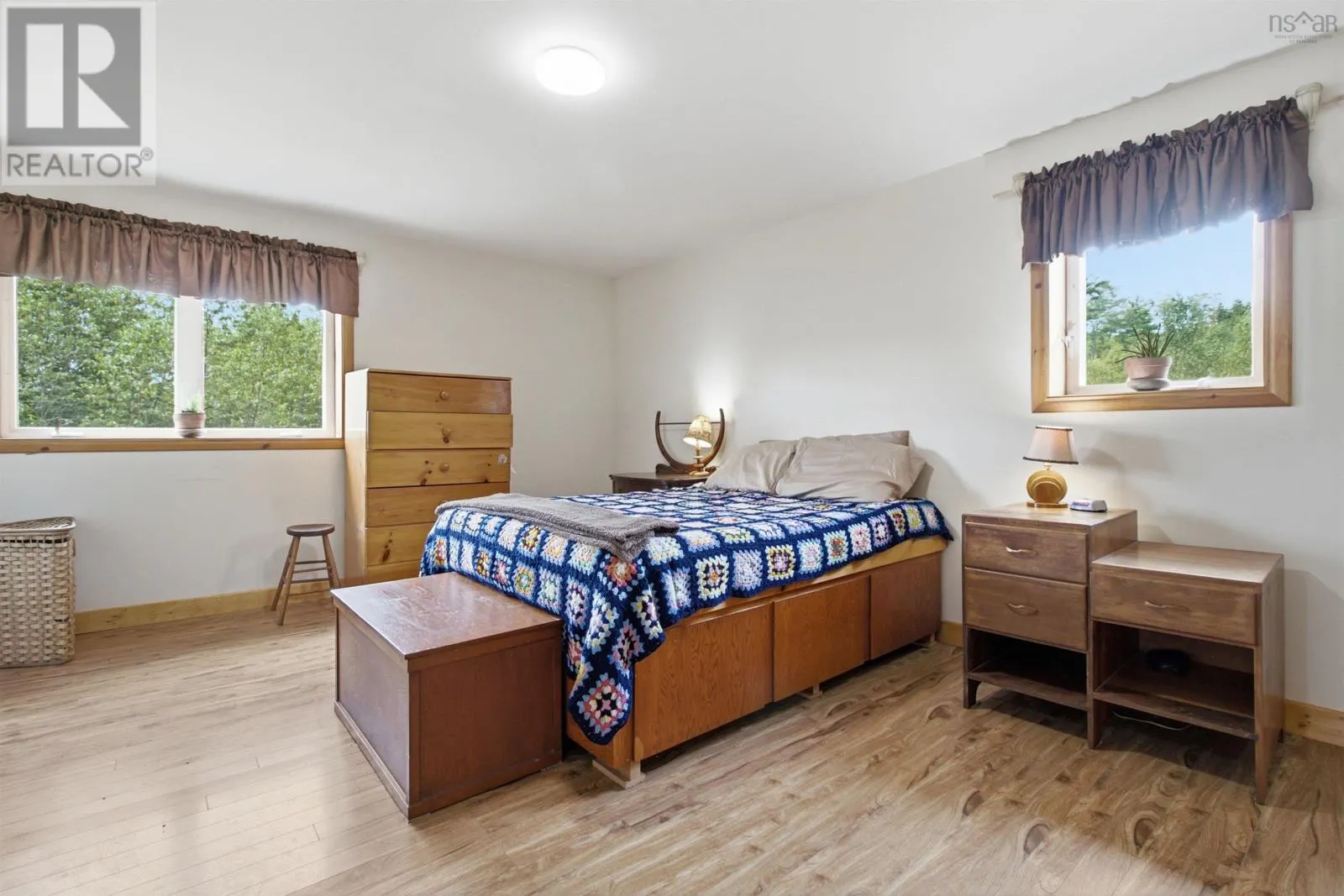 2804 New Russell Road
