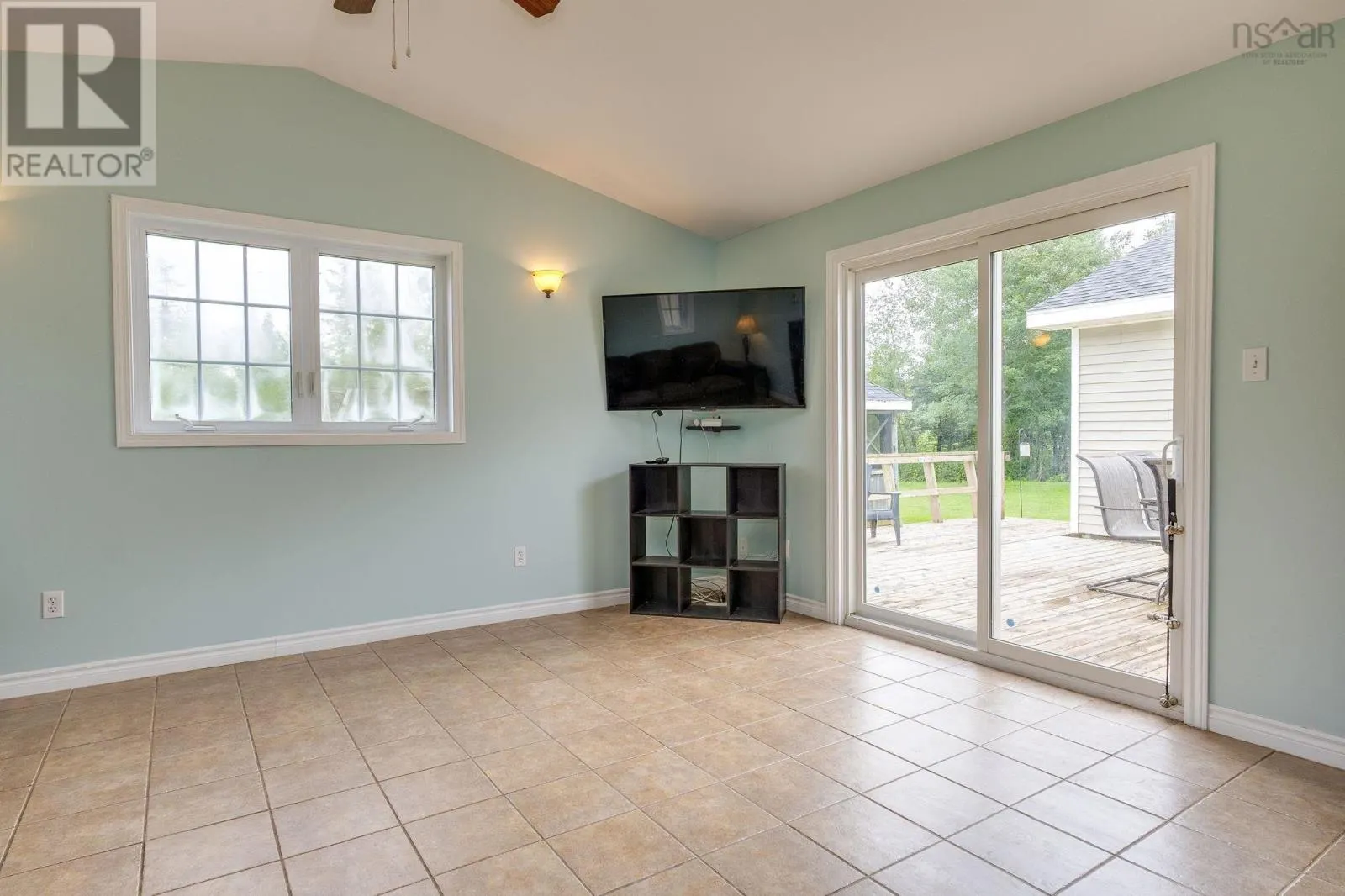 18951 Highway 2