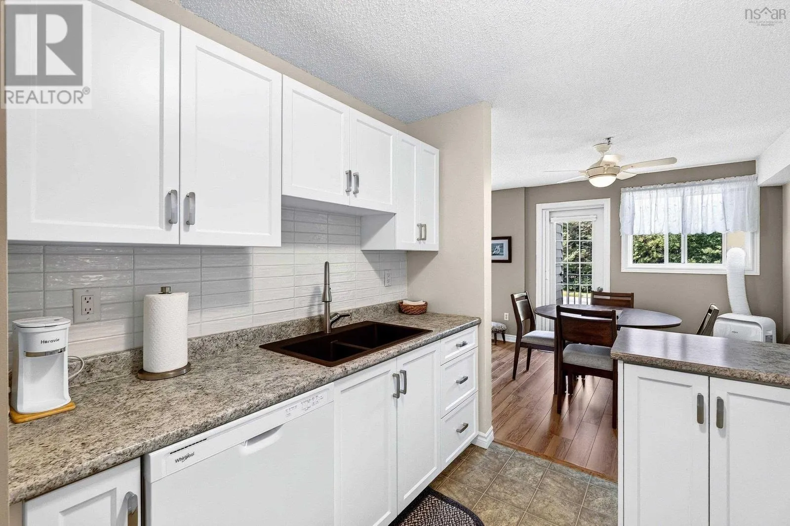 211 15 Knightsridge Drive