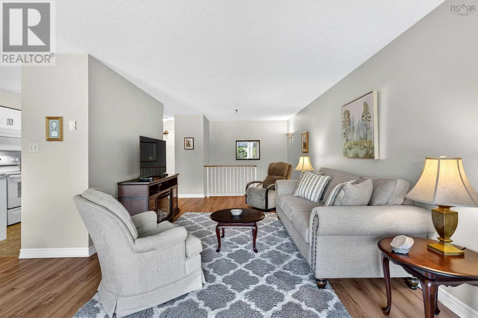211 15 Knightsridge Drive