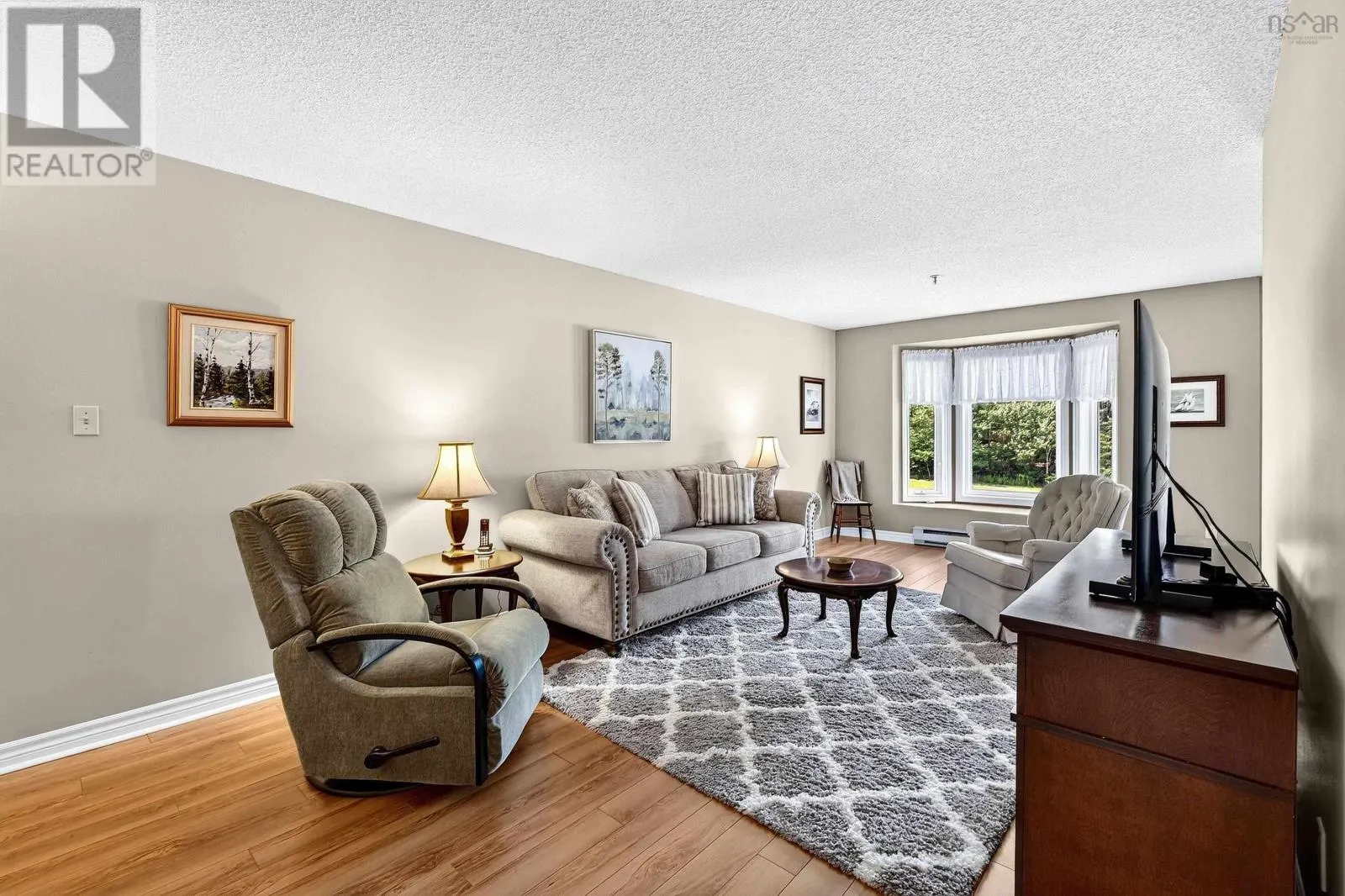 211 15 Knightsridge Drive
