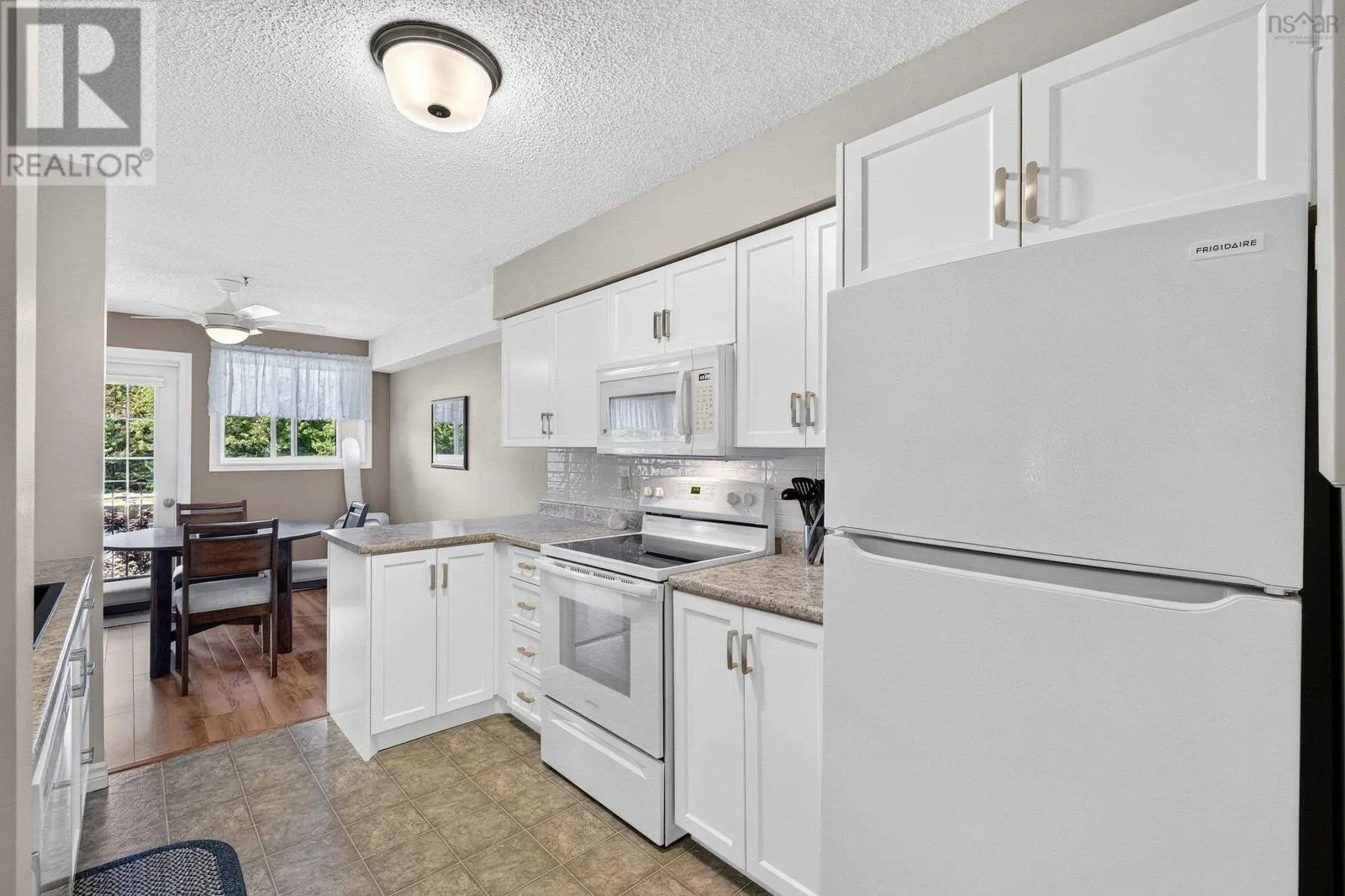 211 15 Knightsridge Drive