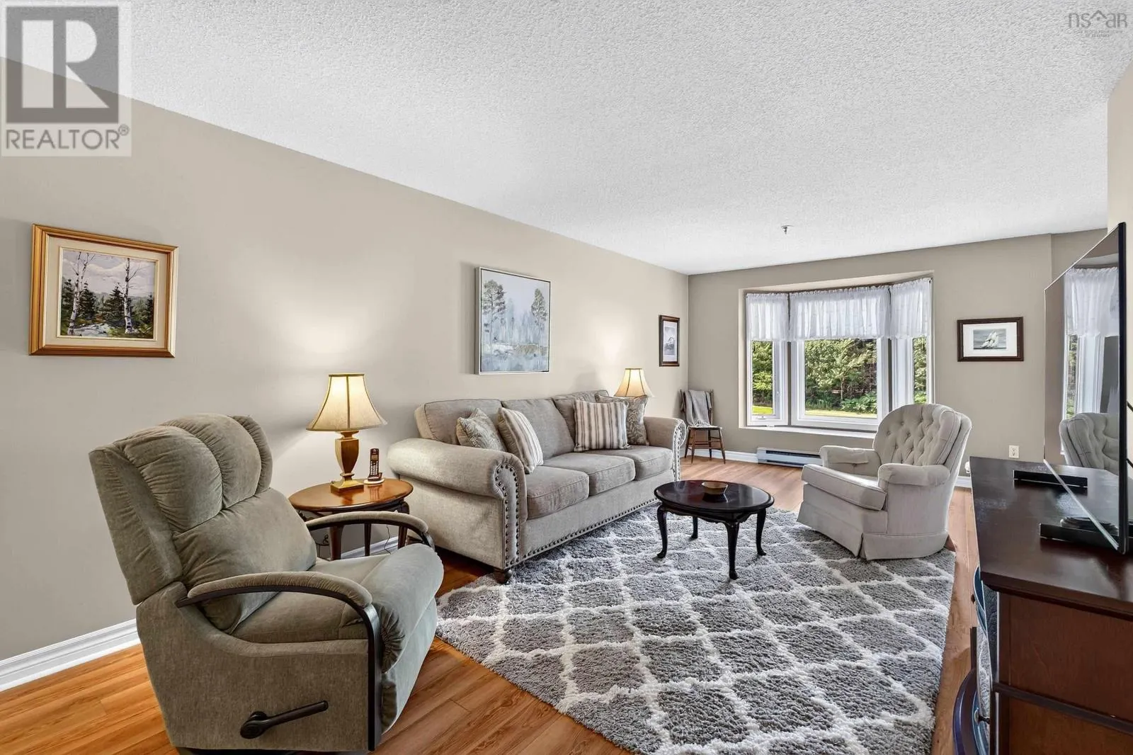 211 15 Knightsridge Drive
