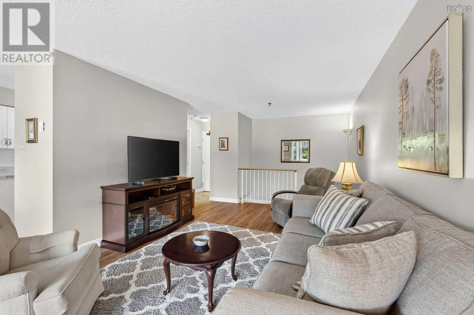 211 15 Knightsridge Drive