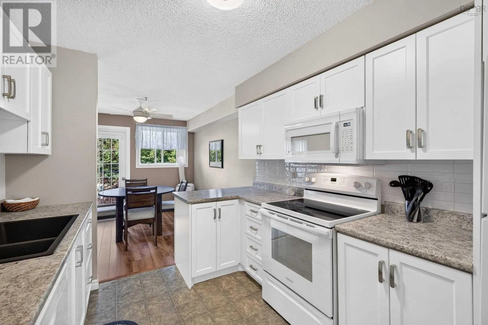 211 15 Knightsridge Drive