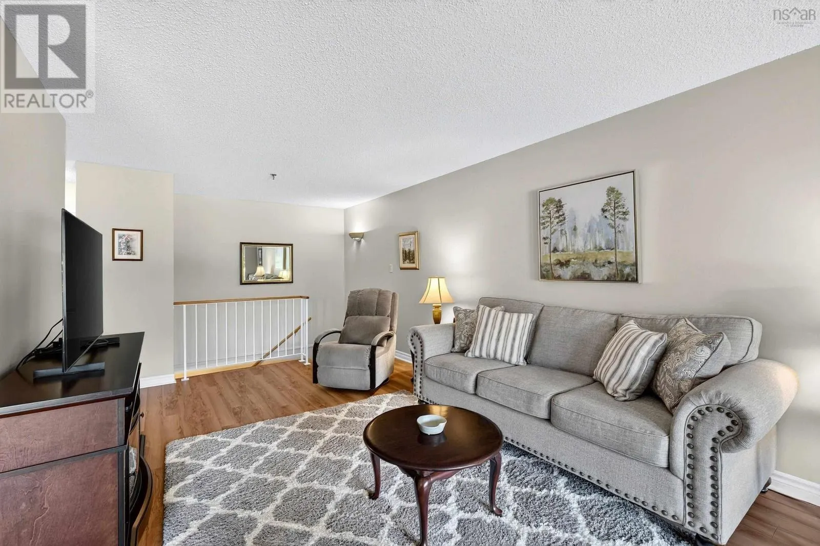 211 15 Knightsridge Drive