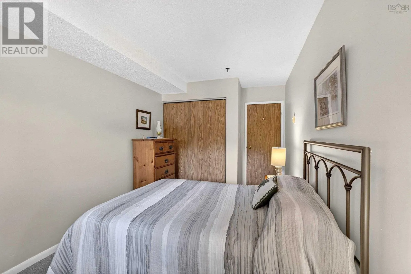 211 15 Knightsridge Drive