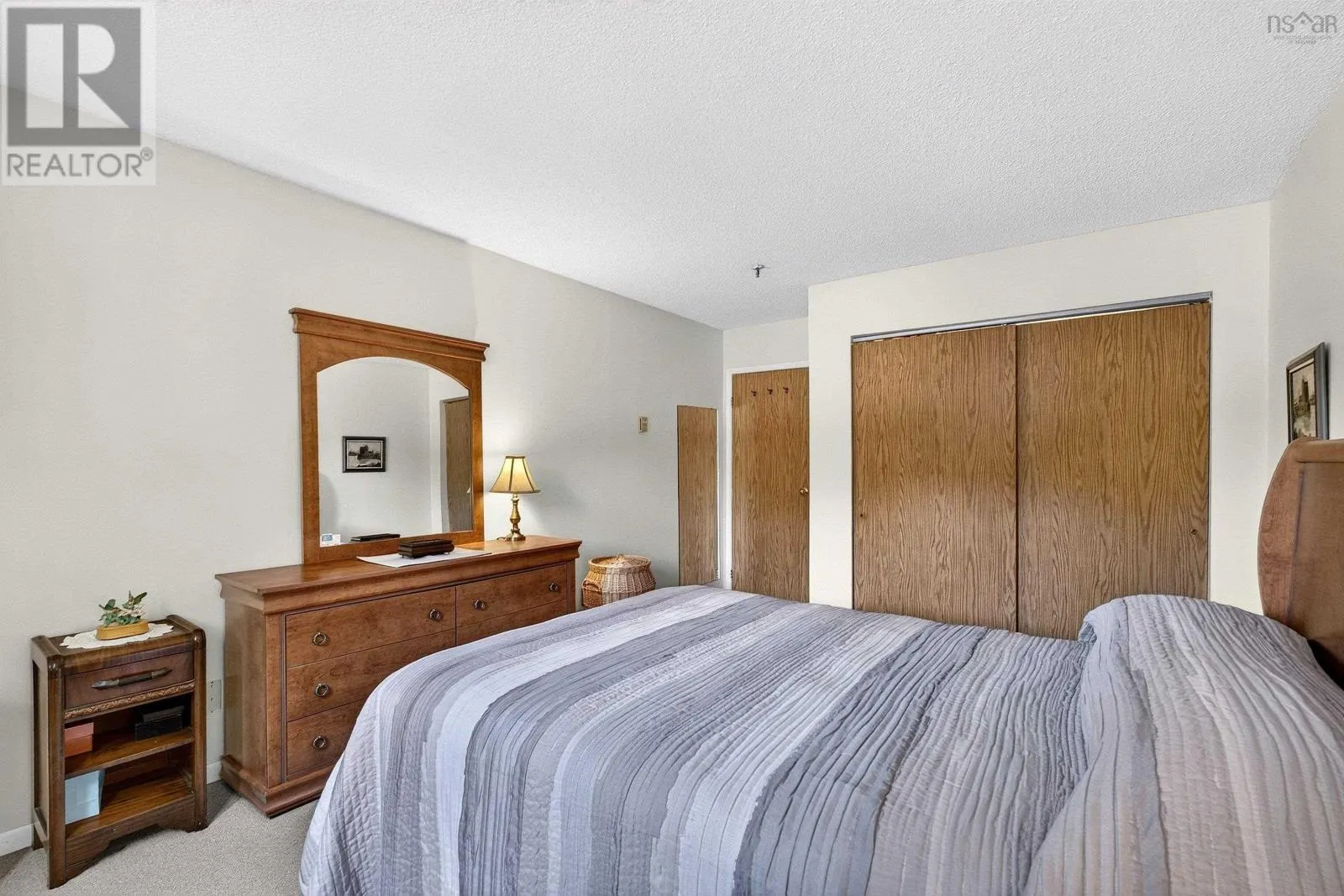 211 15 Knightsridge Drive