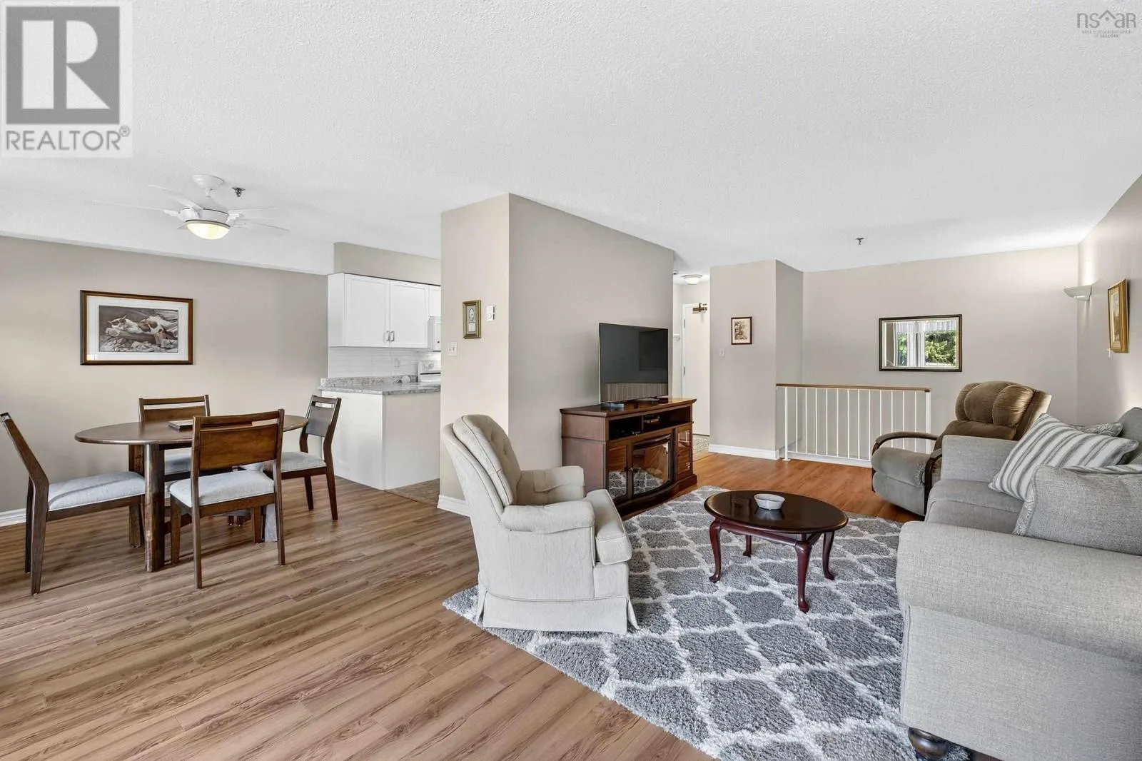211 15 Knightsridge Drive
