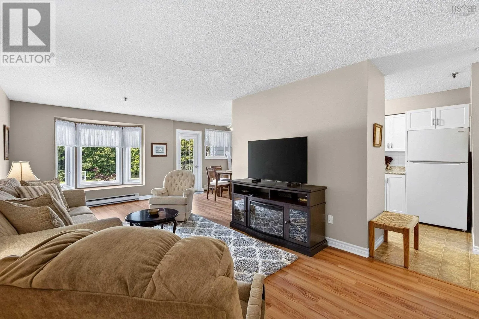 211 15 Knightsridge Drive