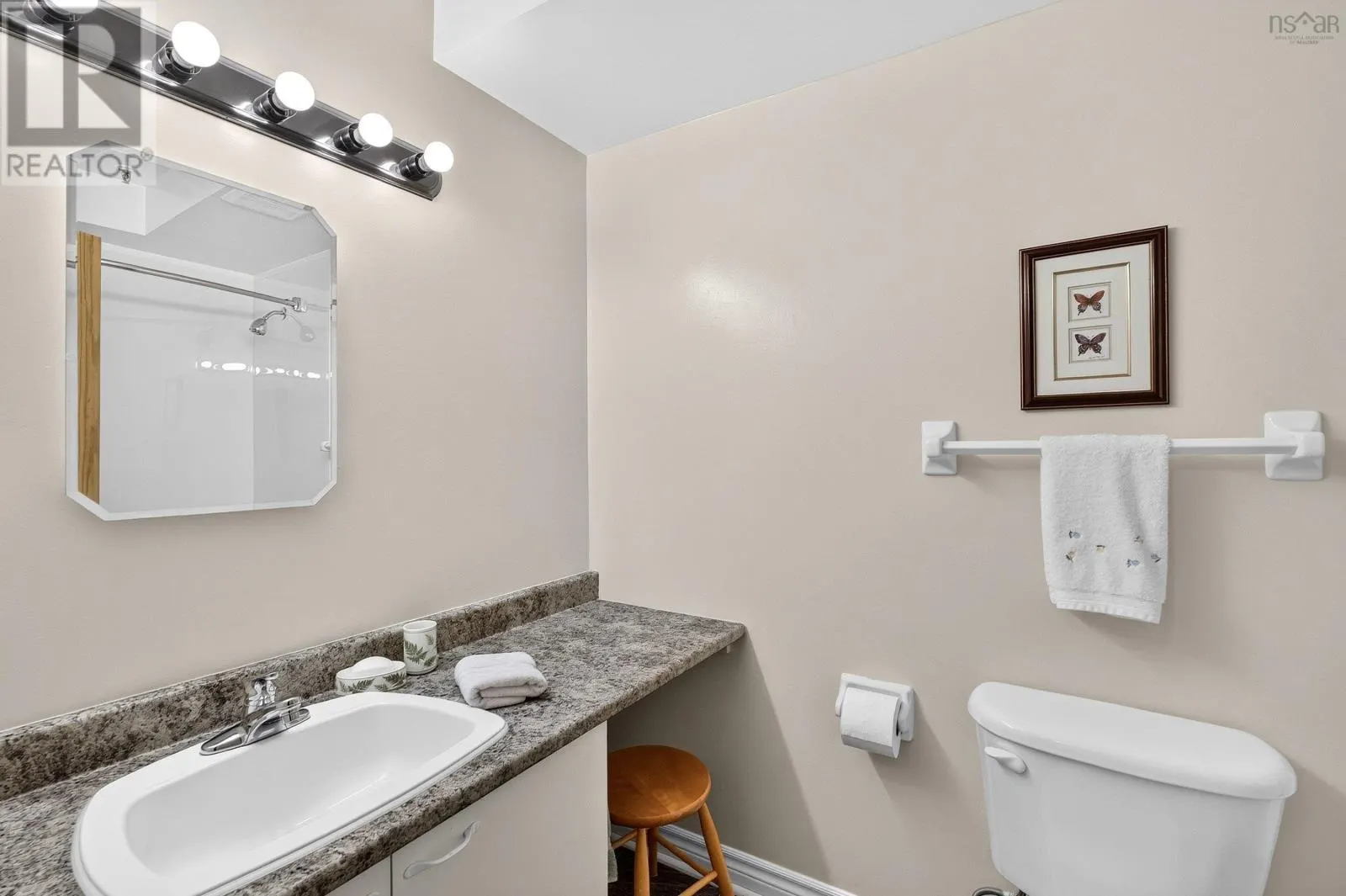211 15 Knightsridge Drive