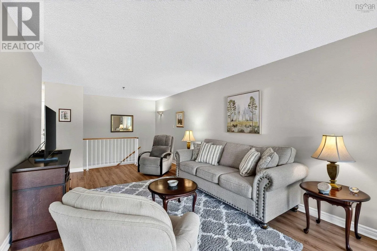 211 15 Knightsridge Drive