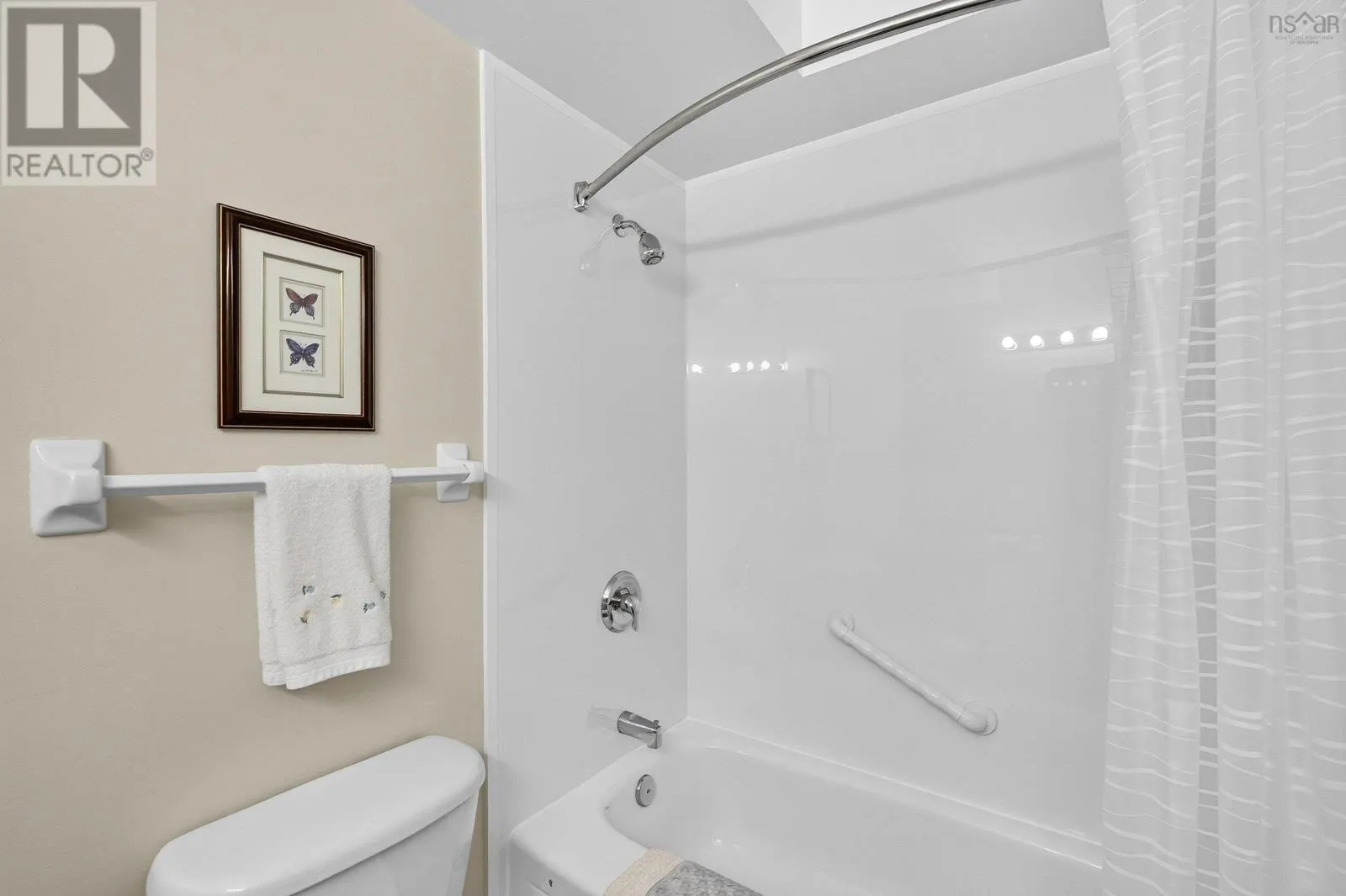 211 15 Knightsridge Drive